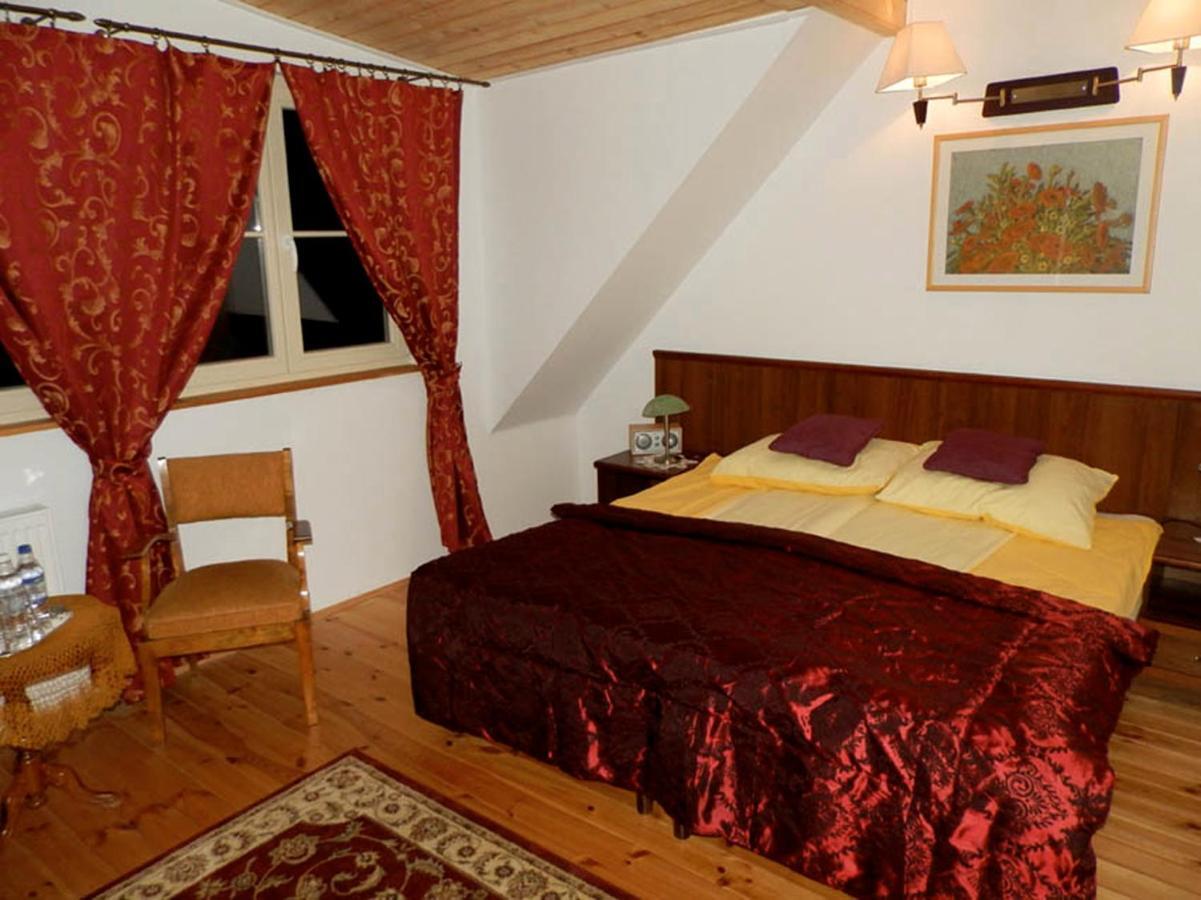 Dwór Strzyżew Zelazowa Wola Exterior foto